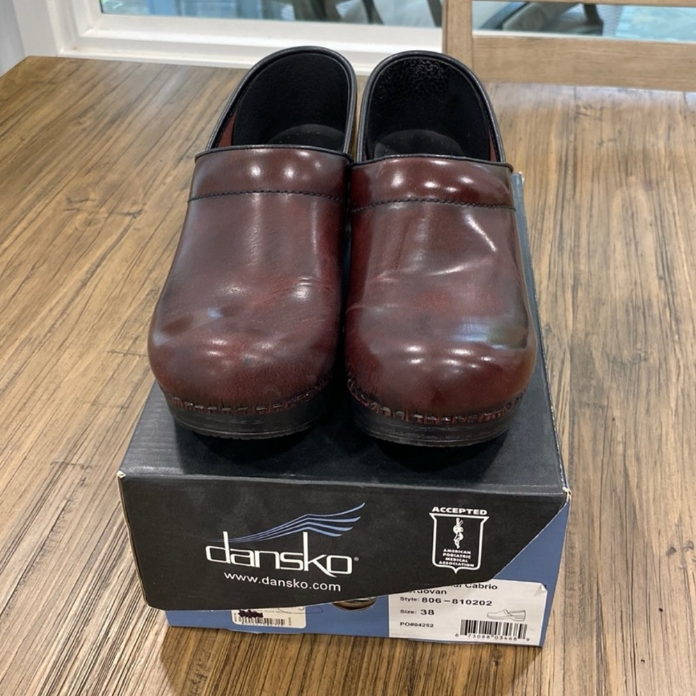 Dansko Size 38 cabrio professional clogs. In excellent condition!